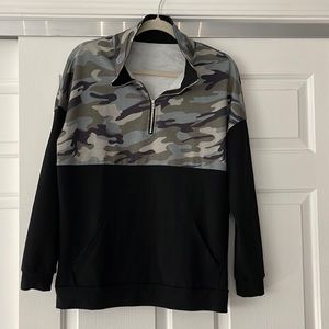 Camo quarter zip top Size L